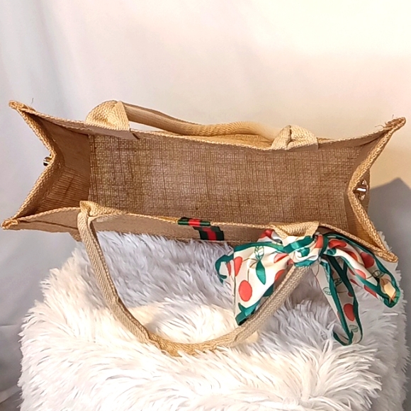 Woven Khaki Fashion Tote  💚❤️💚 - Picture 14 of 17